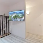 Izzhome The Breeze